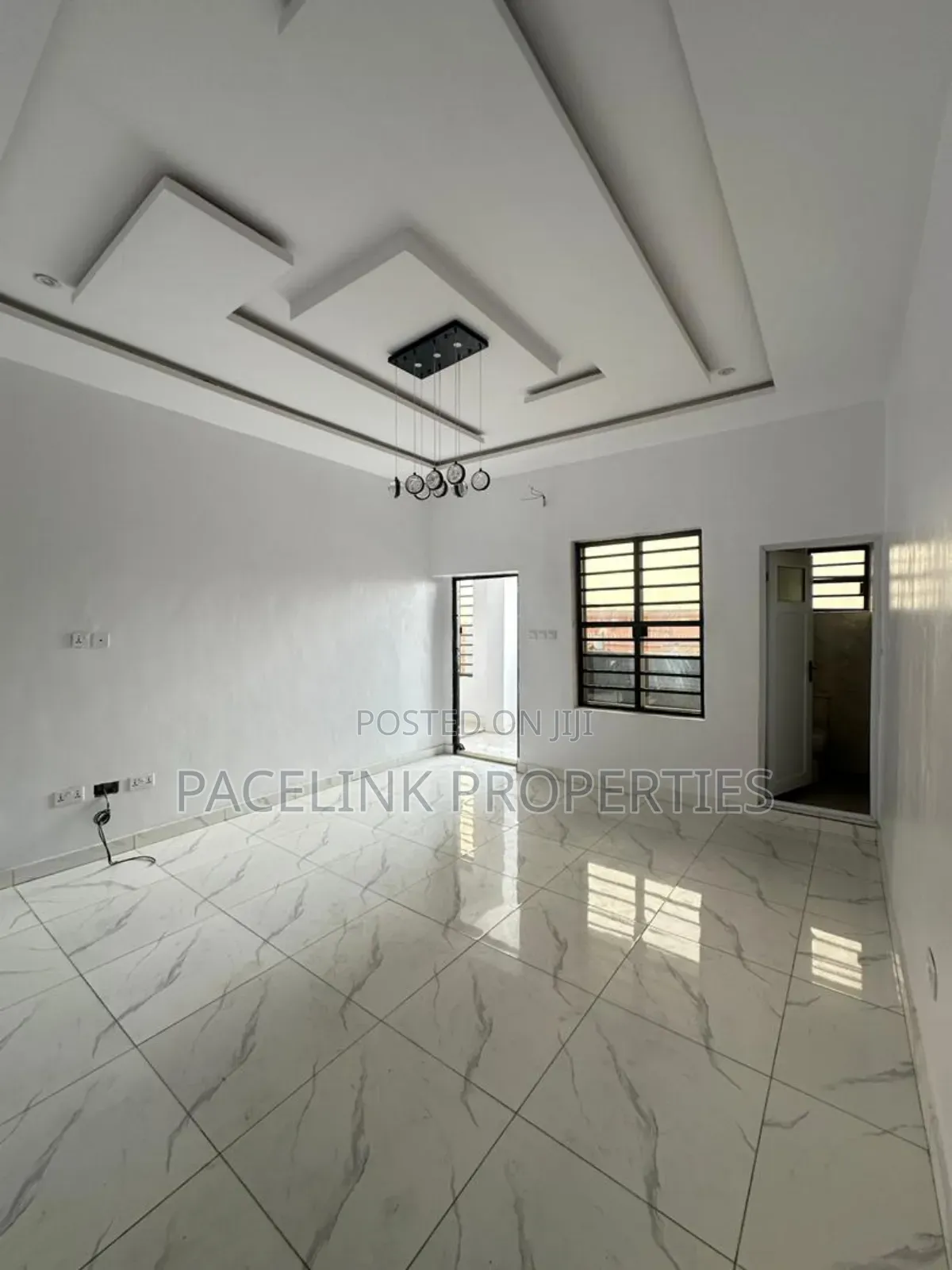 3bdrm Apartment in Surulere for sale