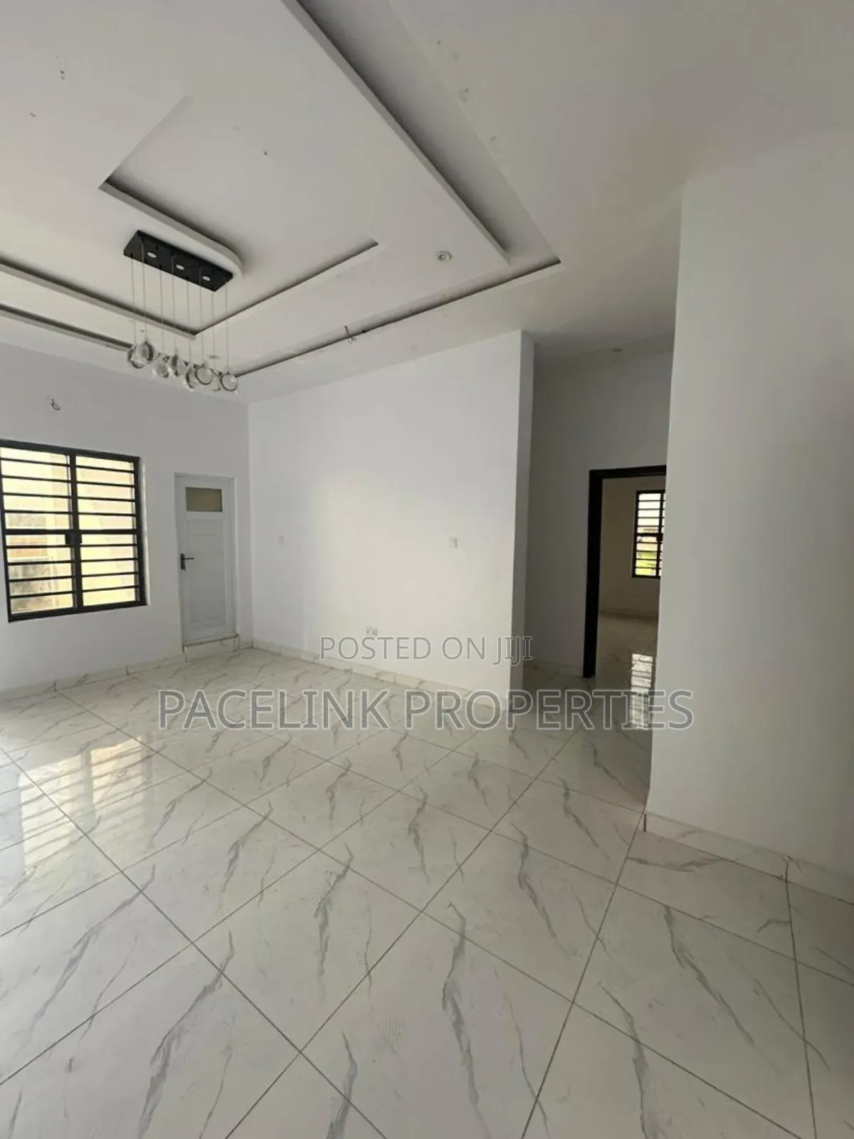 3bdrm Apartment in Surulere for sale