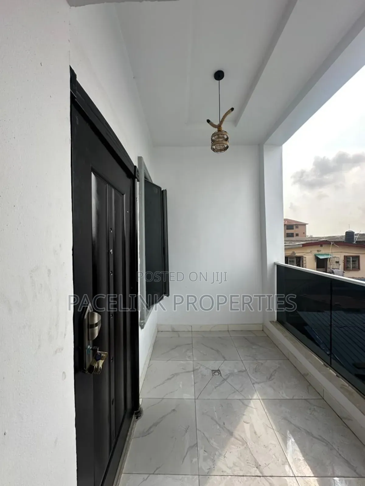3bdrm Apartment in Surulere for sale