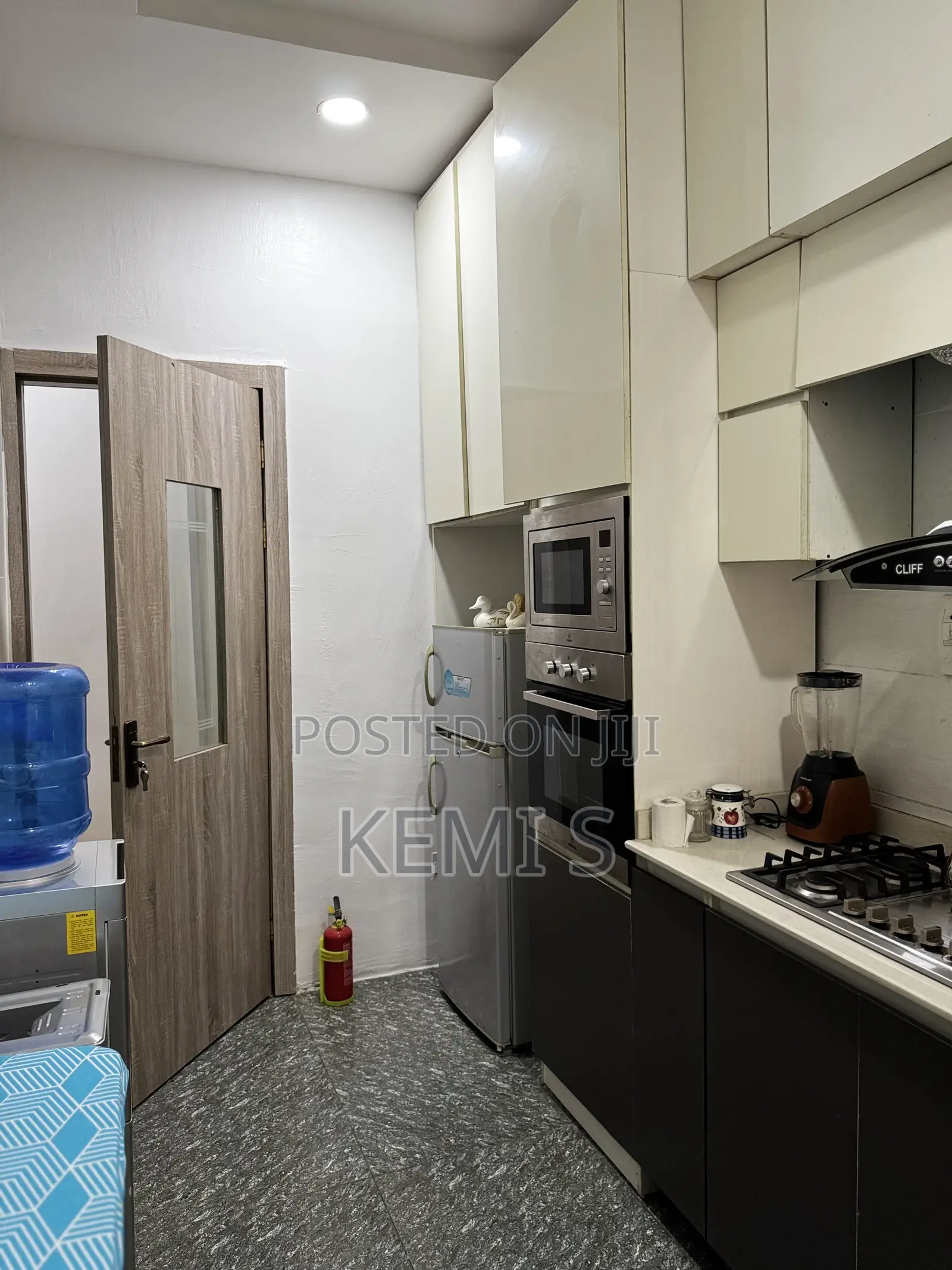 Fully Serviced 1-Bedroom Flat With Pool Access