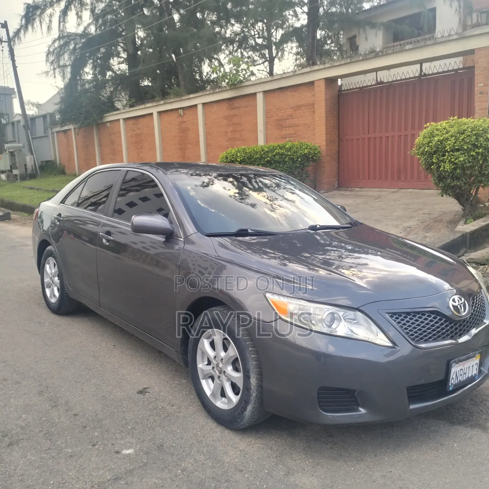 Toyota Camry LE V6 4dr Sedan (3.5L 6cyl 6AM) 2010 Gray