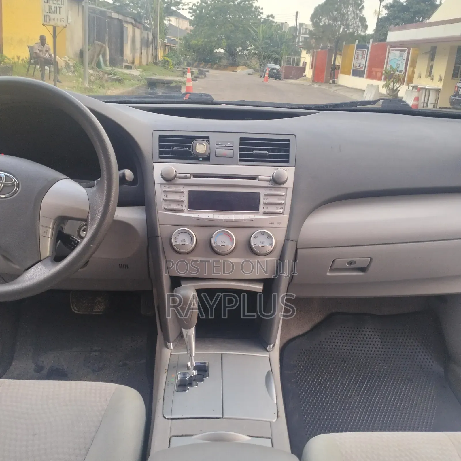 Toyota Camry LE V6 4dr Sedan (3.5L 6cyl 6AM) 2010 Gray