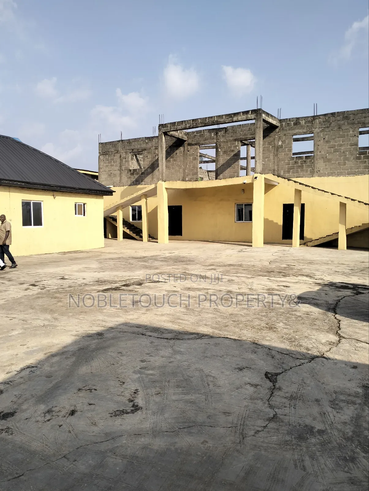 Commercial Building Along the Major Road for Lease