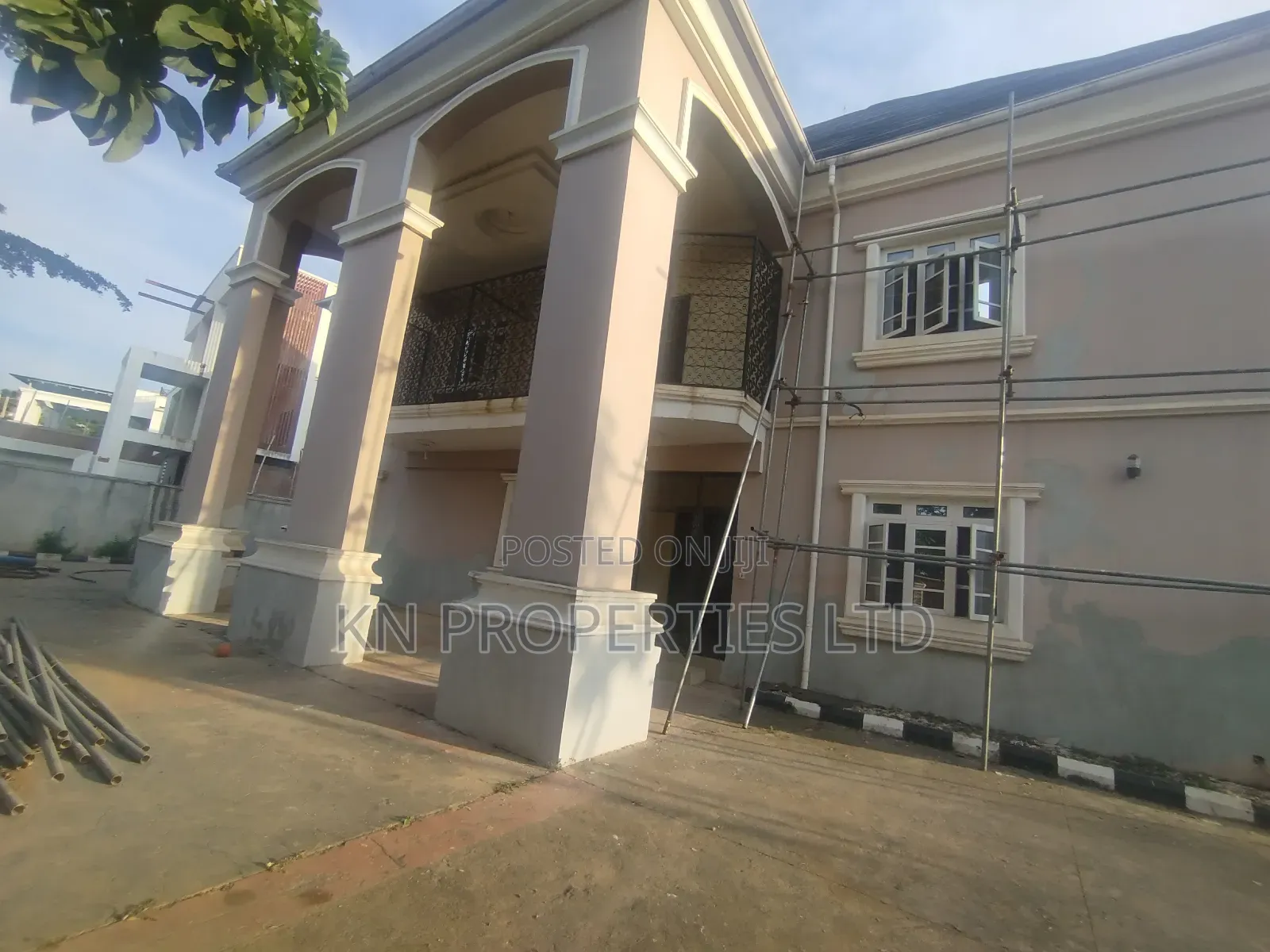 8bdrm Mansion in Gusape, Guzape District for rent