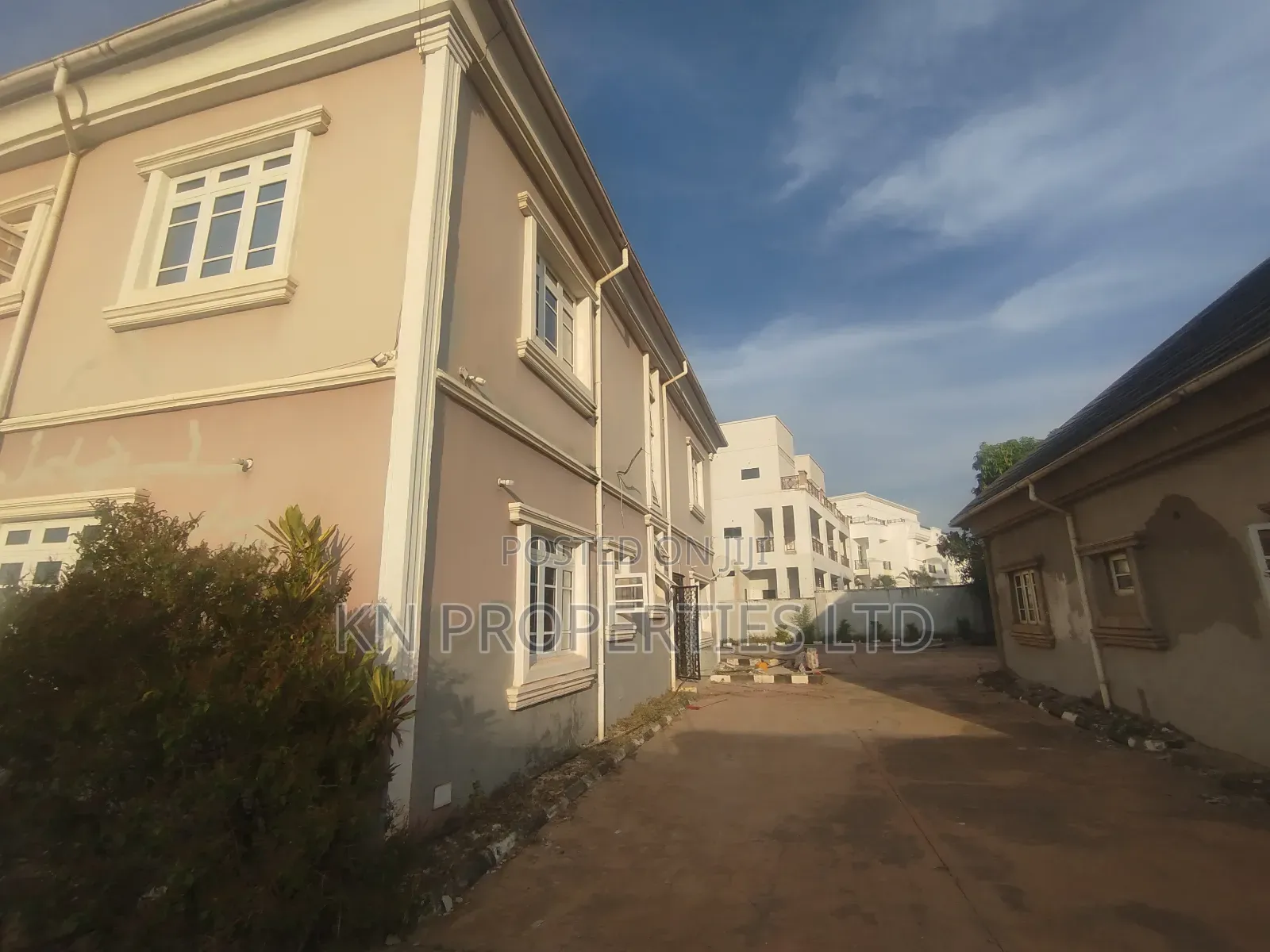 8bdrm Mansion in Gusape, Guzape District for rent