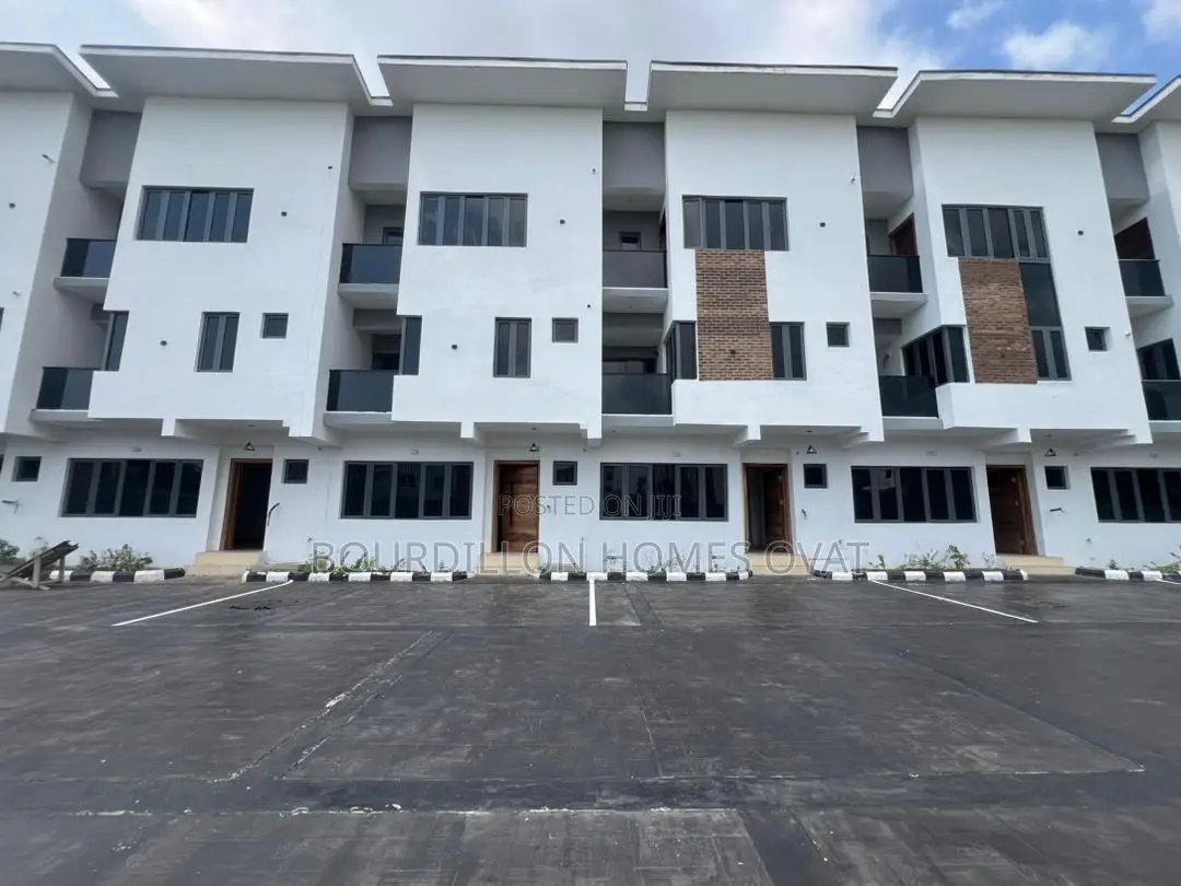 4bdrm Duplex in Lekki Phase 1 for rent