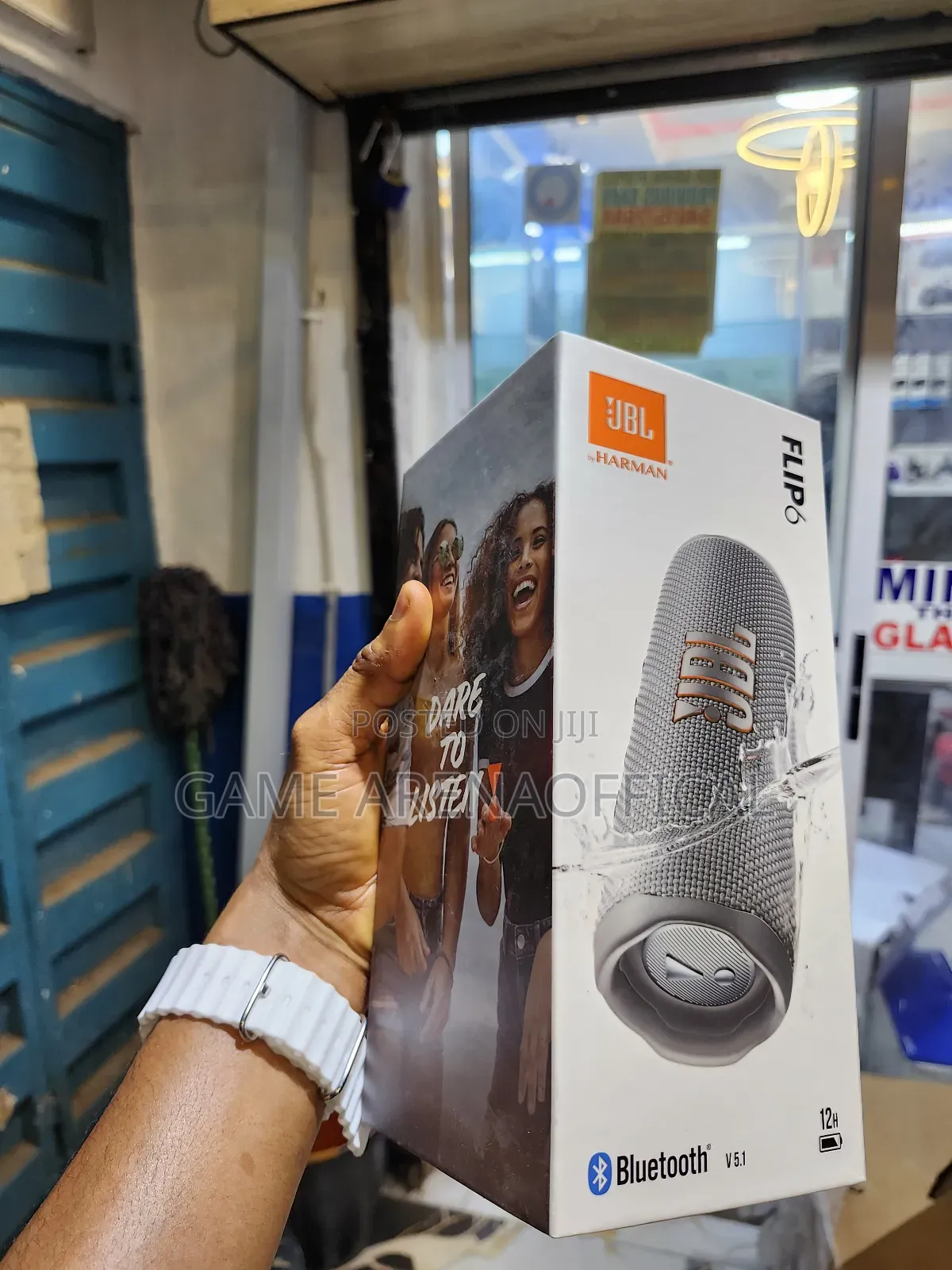 JBL Flip 6 (30 Watts) – Loud, Clear Durable Outdoor Speaker