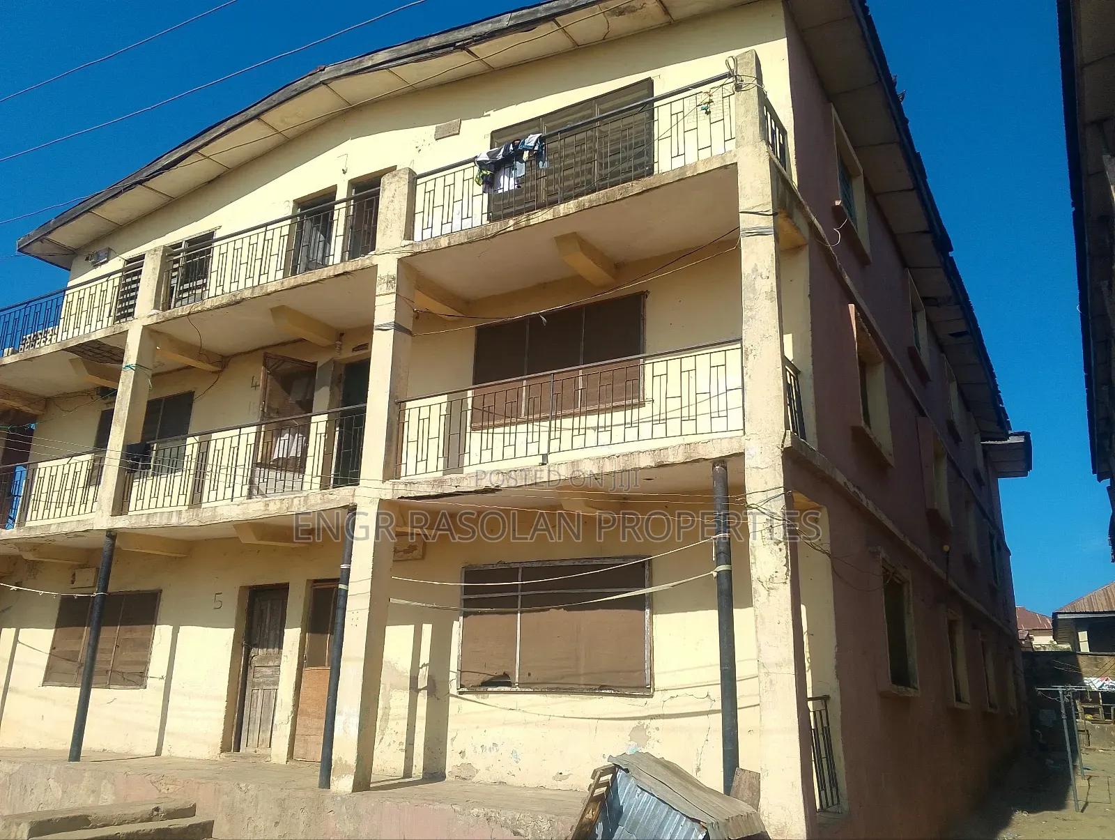 3bdrm Block of Flats in Adisco, Ilorin South for sale