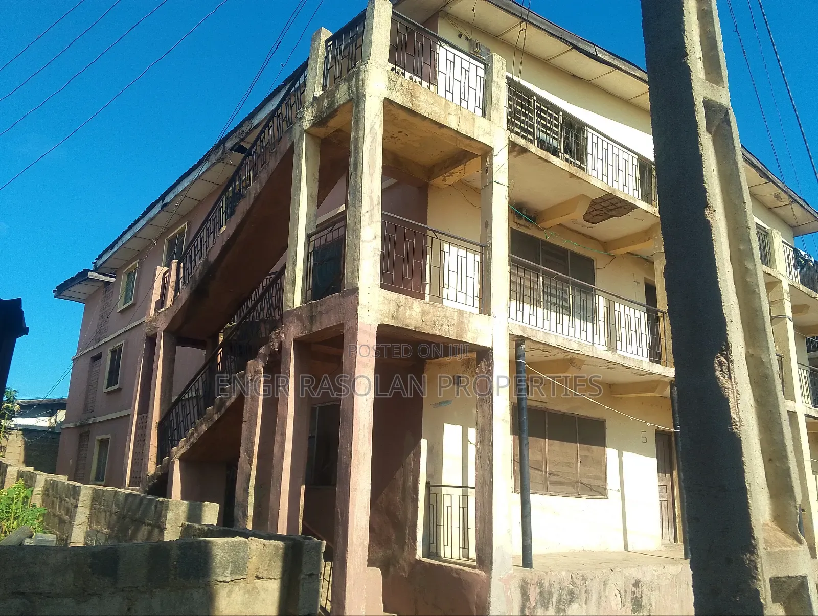 3bdrm Block of Flats in Adisco, Ilorin South for sale