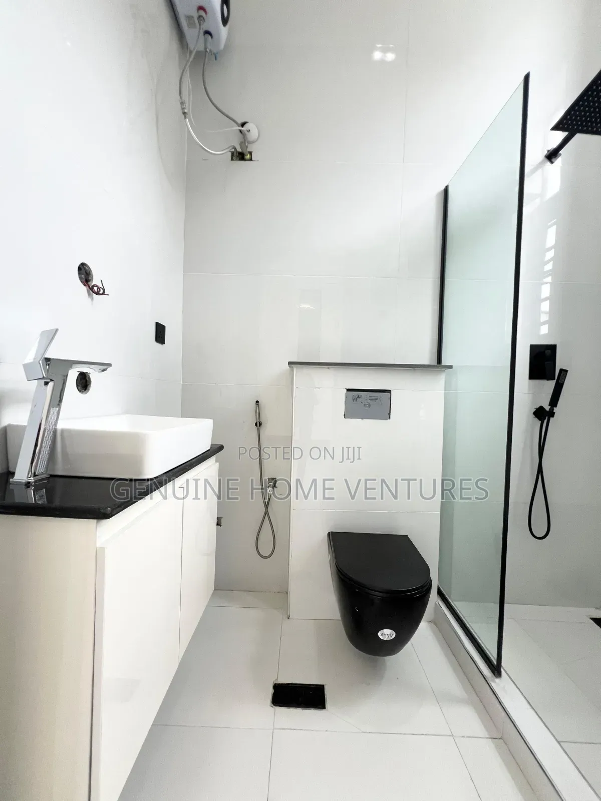 5bdrm Duplex in Chevron for sale