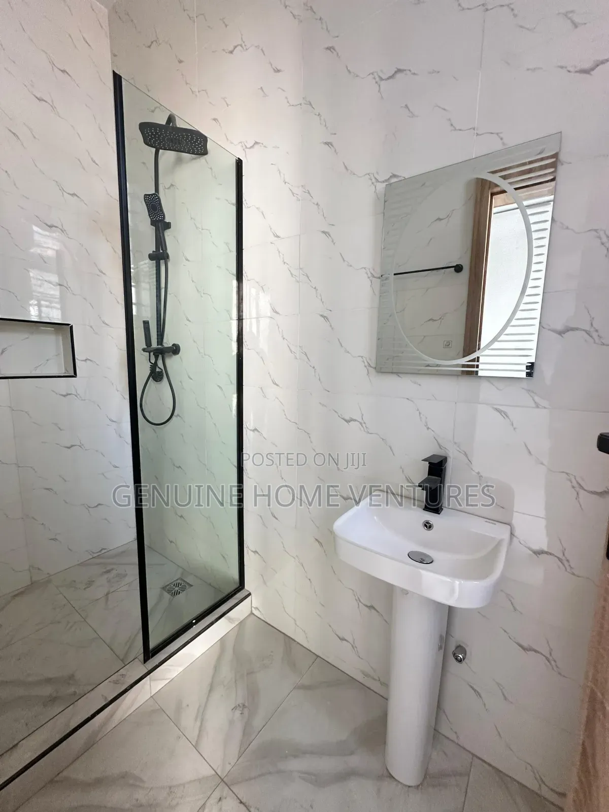 4bdrm Duplex in Chevron for sale
