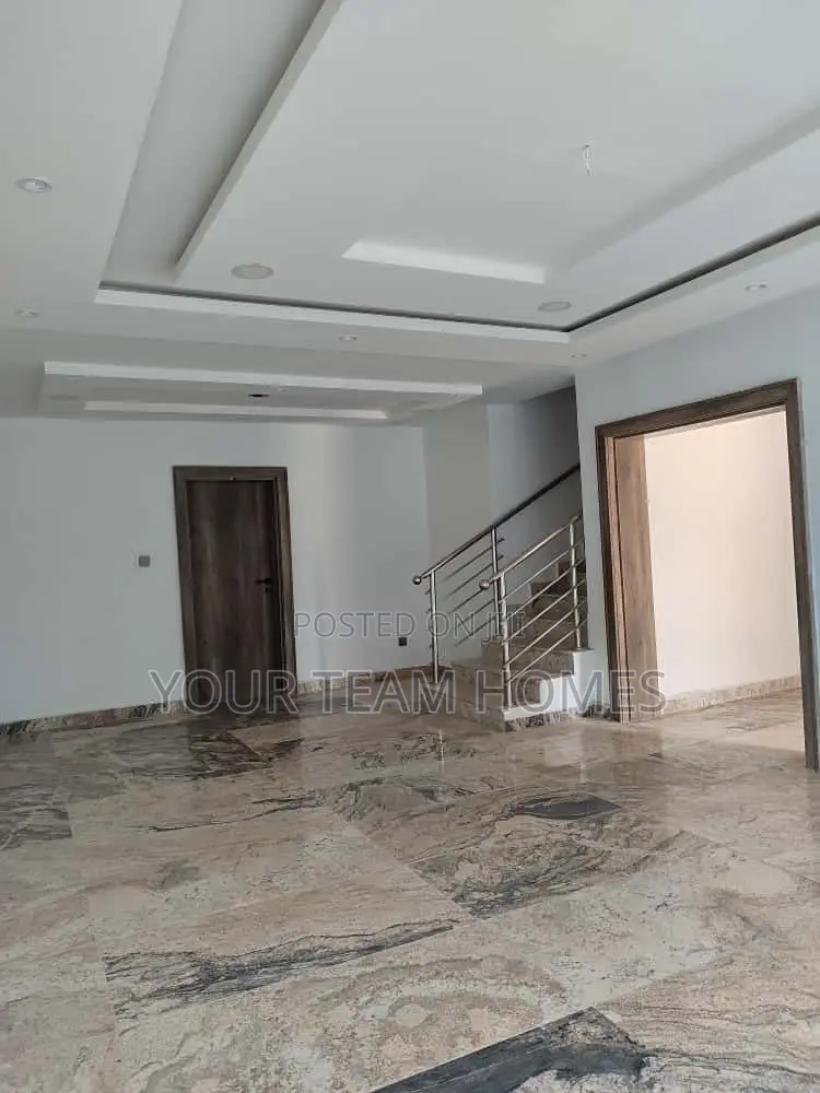 4bdrm Townhouse/Terrace in Guzape for sale