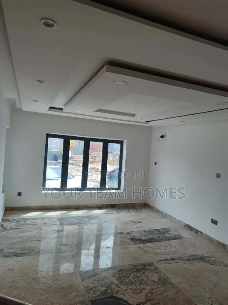 4bdrm Townhouse/Terrace in Guzape for sale