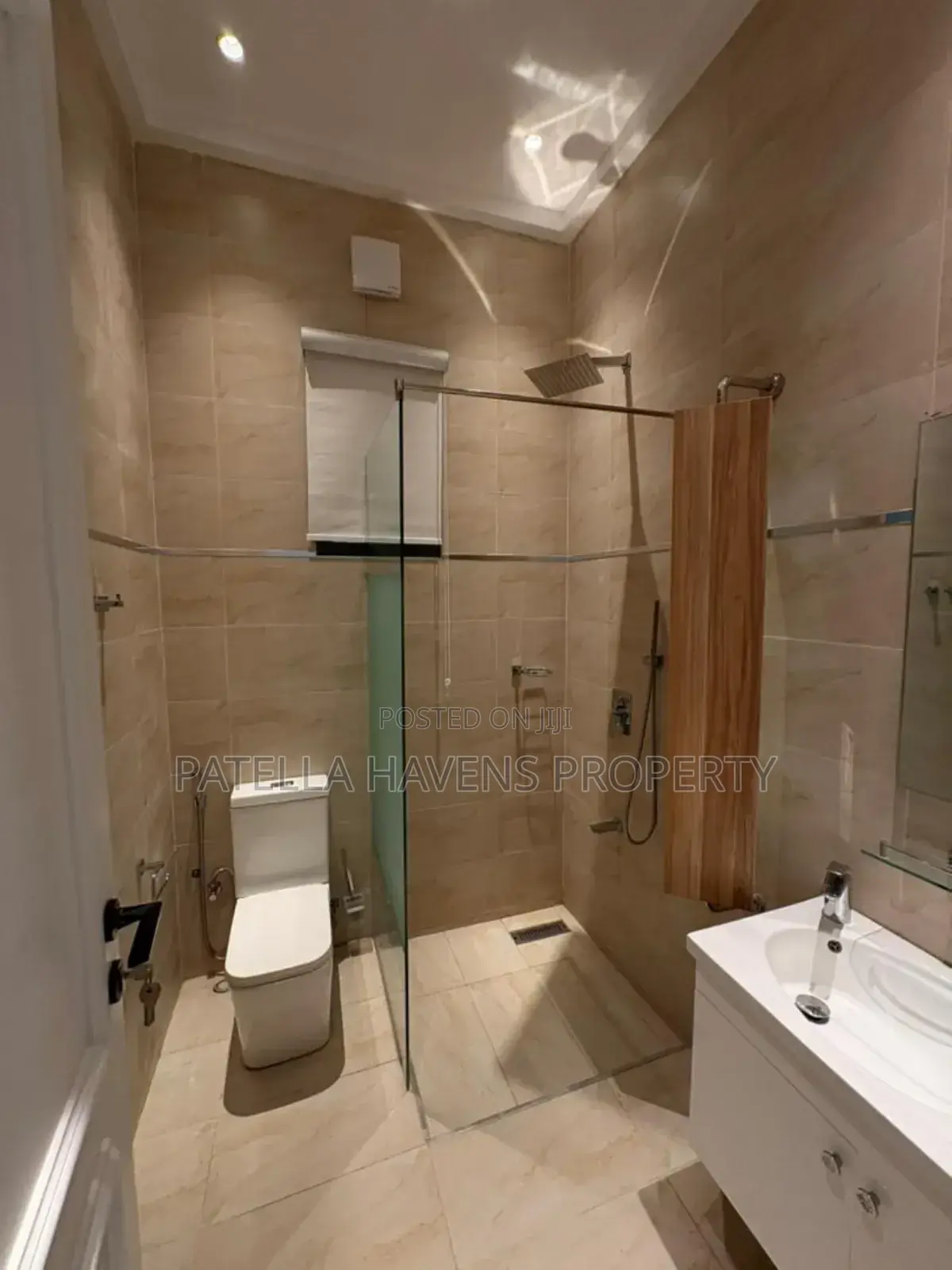 8bdrm Duplex in Wuse 2 for sale