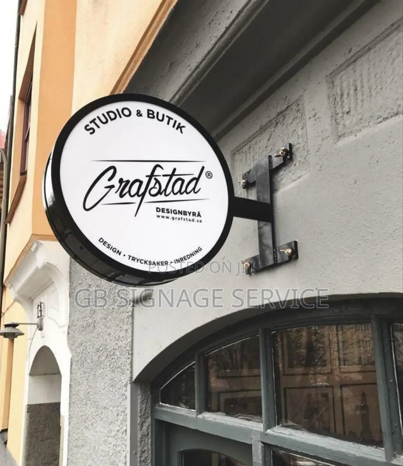 Cantilever Outdoor Signage