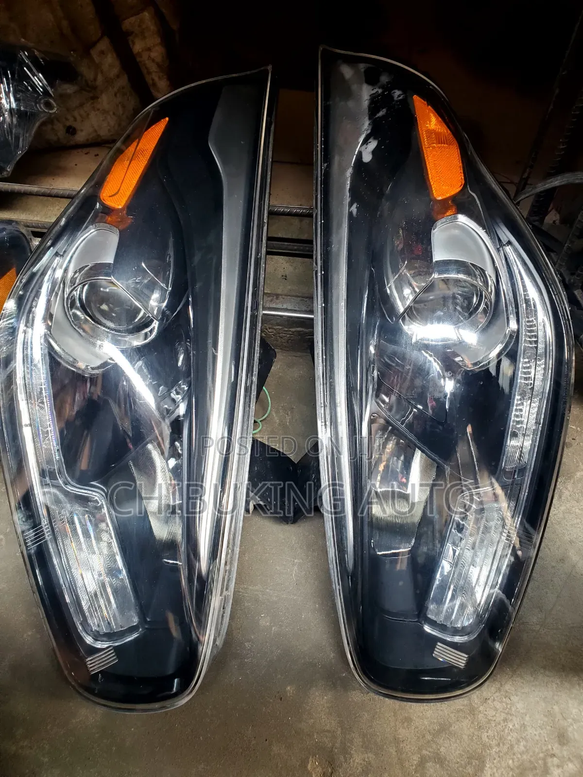 Kia Rondo 2012 Headlight