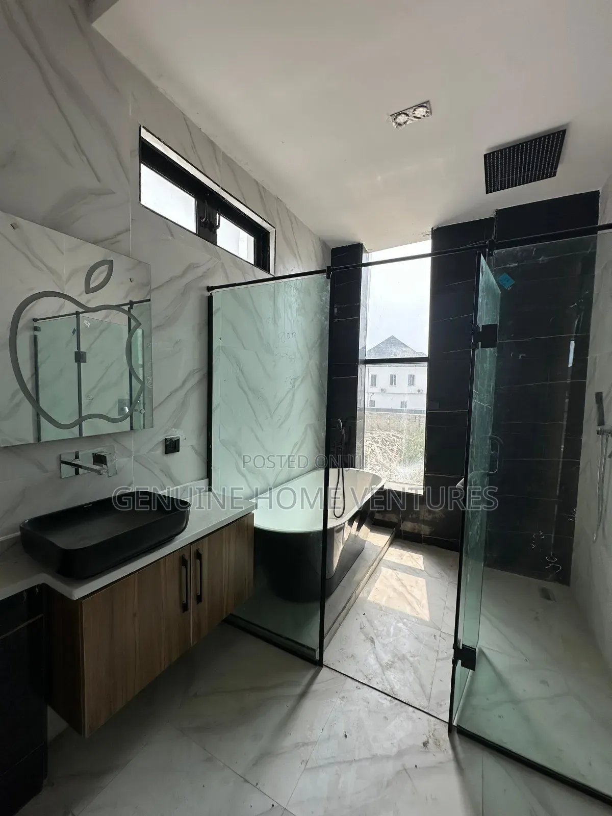 4bdrm Duplex in Orchid Road, Chevron for sale