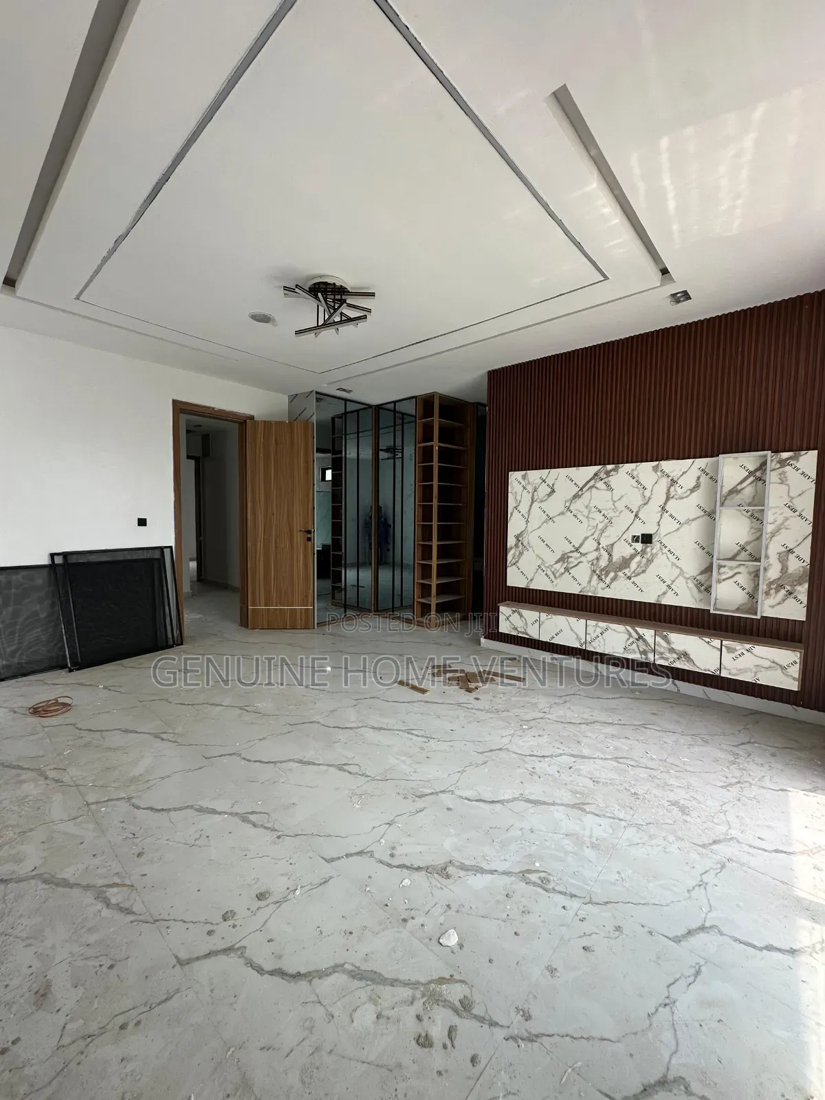 4bdrm Duplex in Orchid Road, Chevron for sale