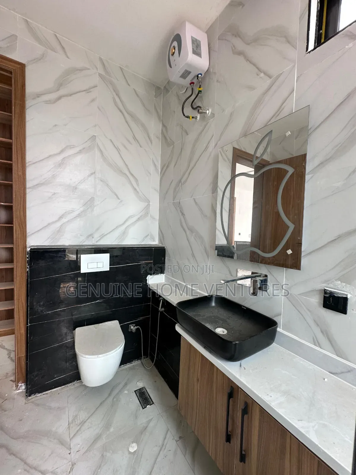 4bdrm Duplex in Orchid Road, Chevron for sale