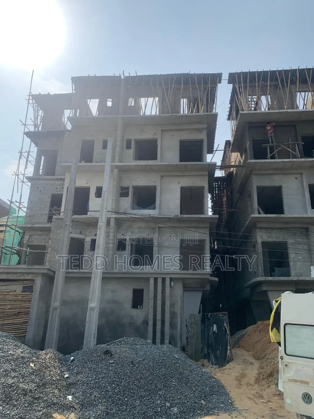 2bdrm Apartment in Off Admiralty Way, Lekki Phase 1 for sale