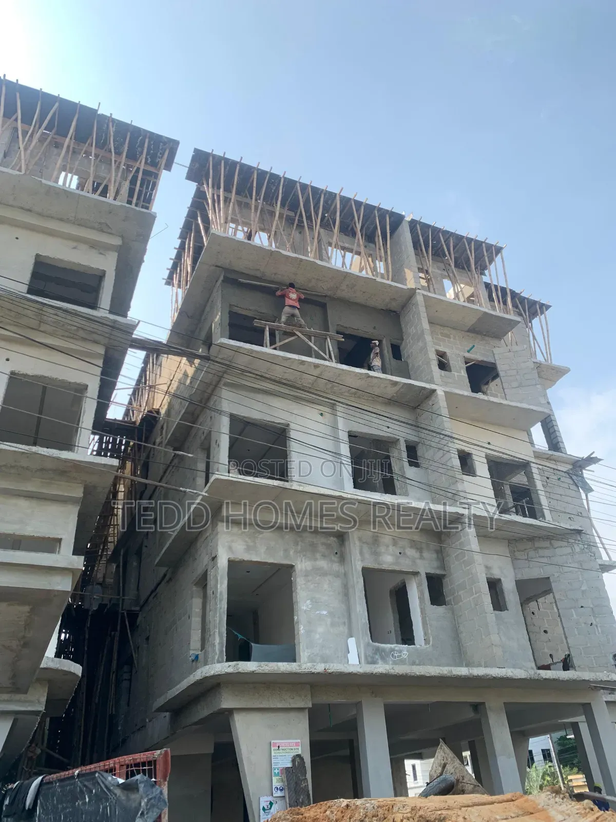 2bdrm Apartment in Off Admiralty Way, Lekki Phase 1 for sale