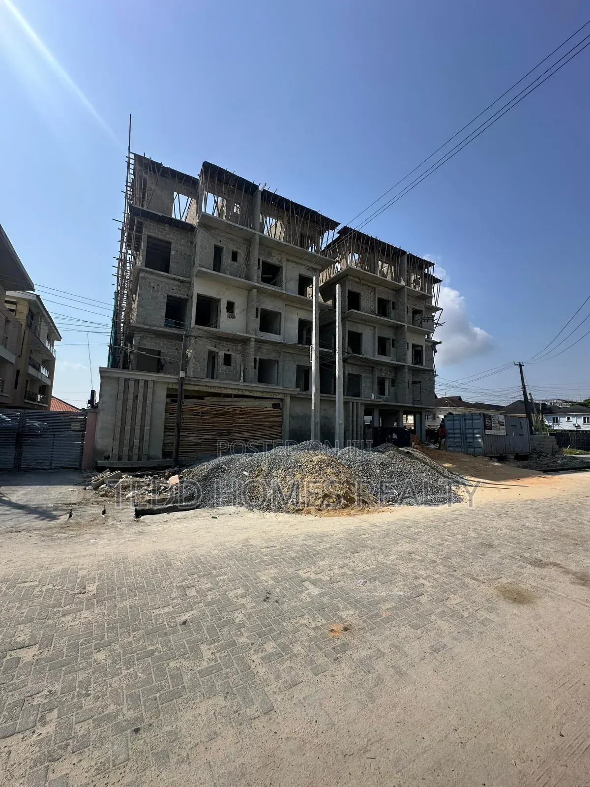 2bdrm Apartment in Off Admiralty Way, Lekki Phase 1 for sale