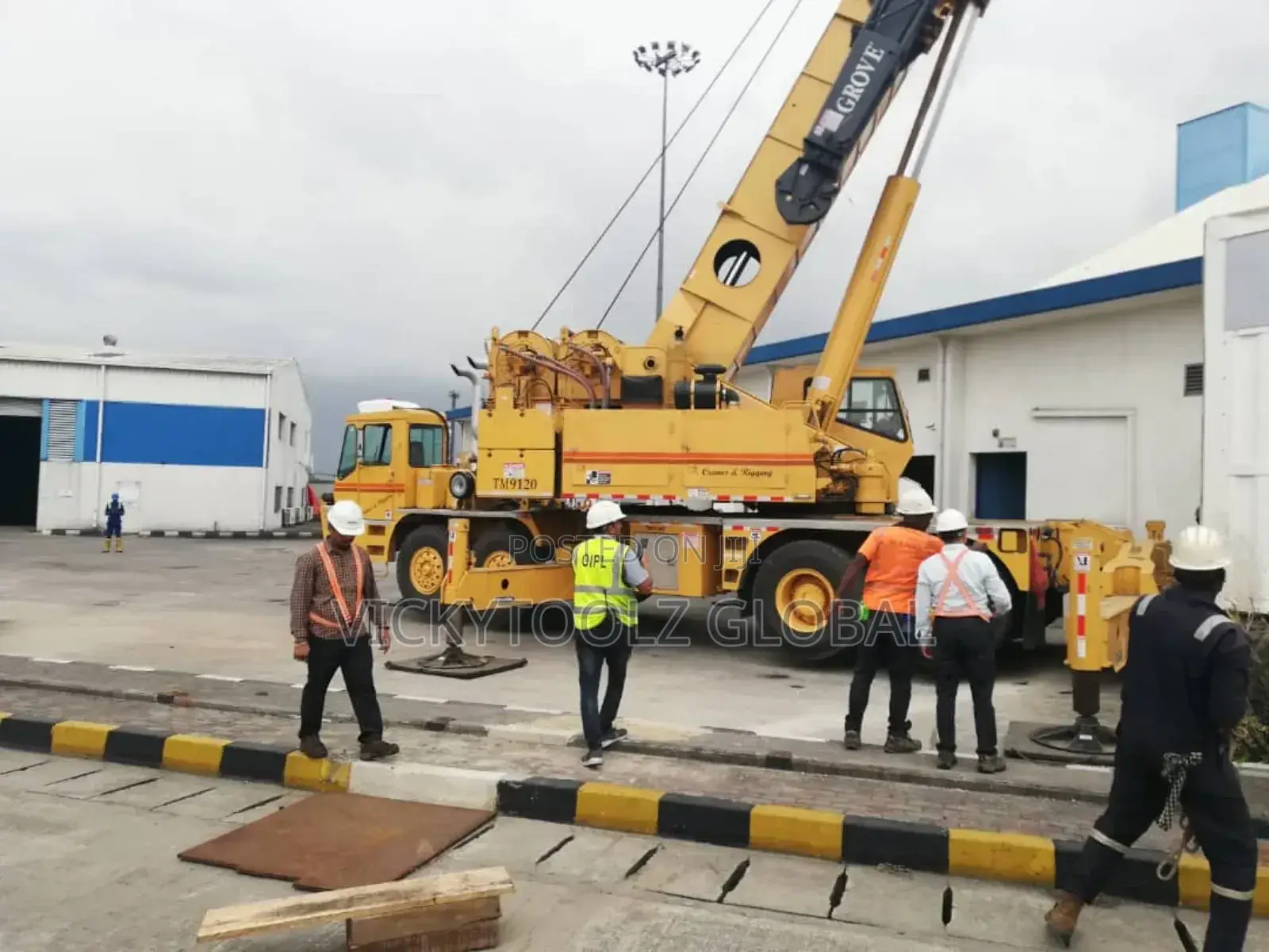 Heavy Duty Overload Crane (90ton) for Hire