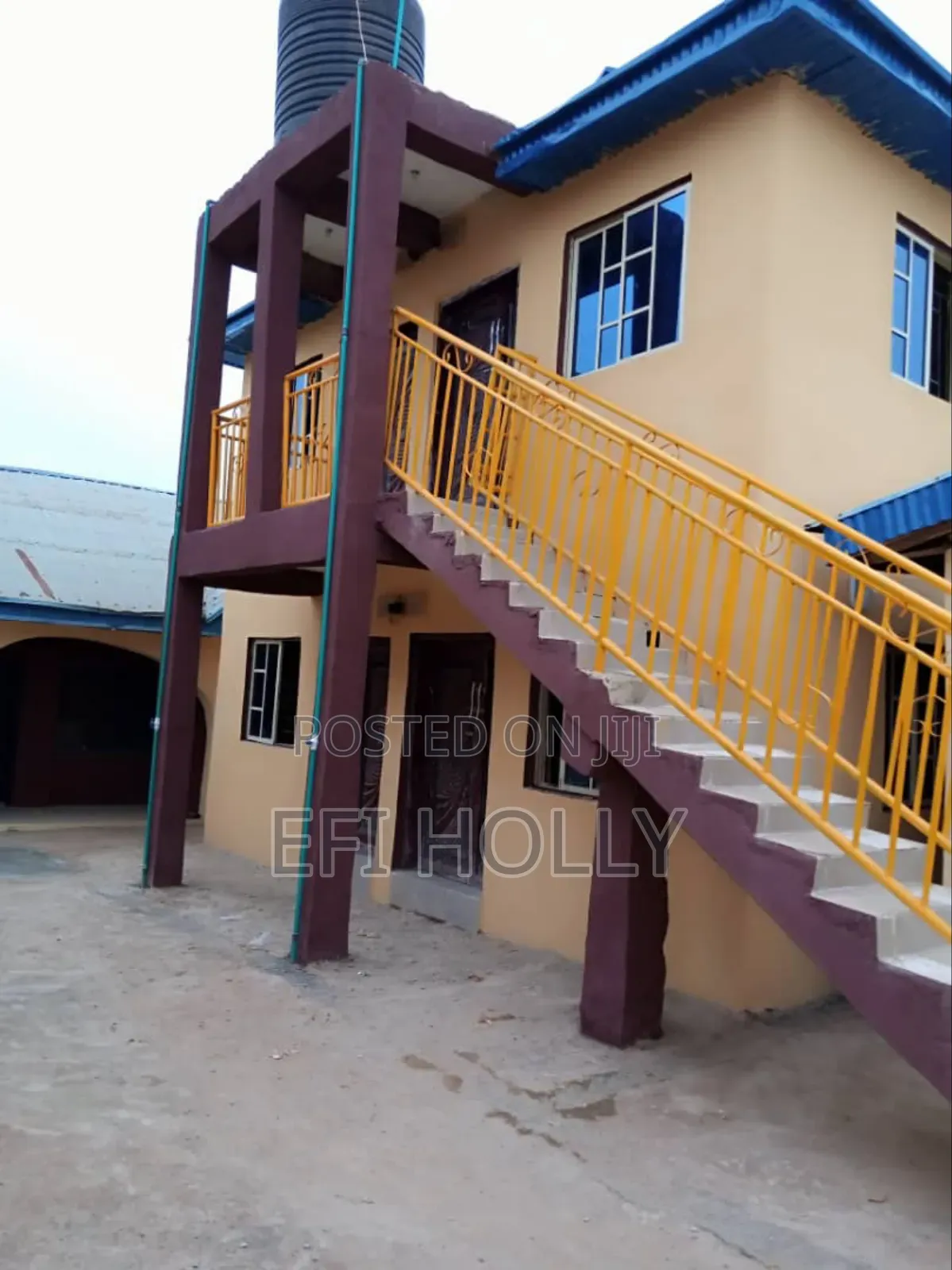 Professional House Painter and Screeder With Paint Production