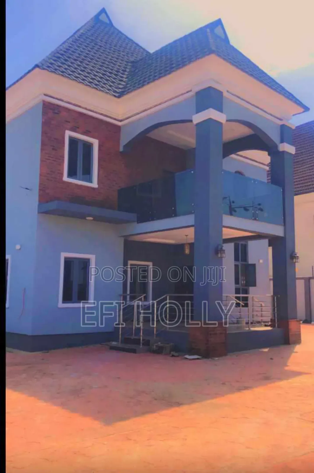 Professional House Painter and Screeder With Paint Production