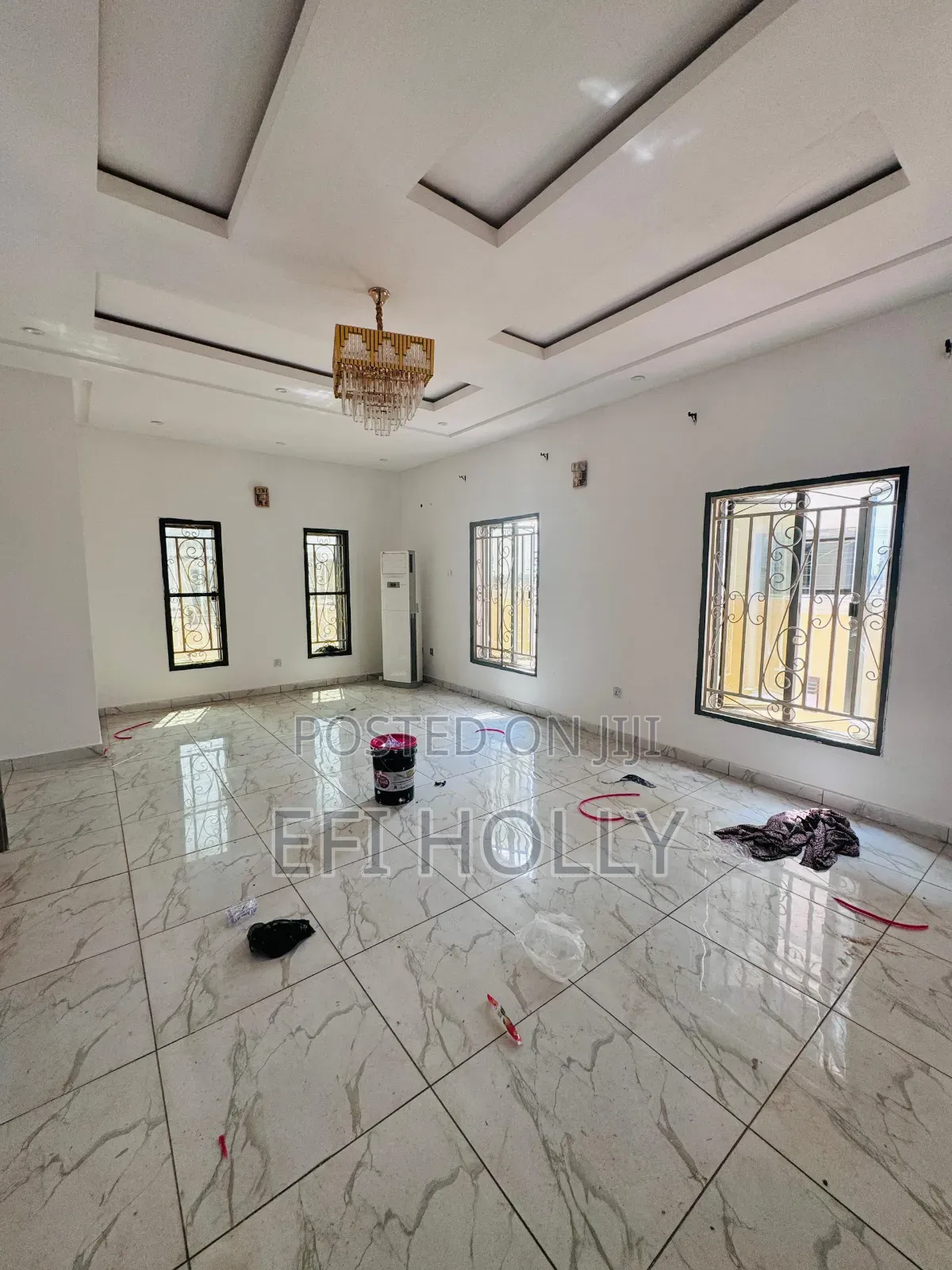 Professional House Painter and Screeder With Paint Production