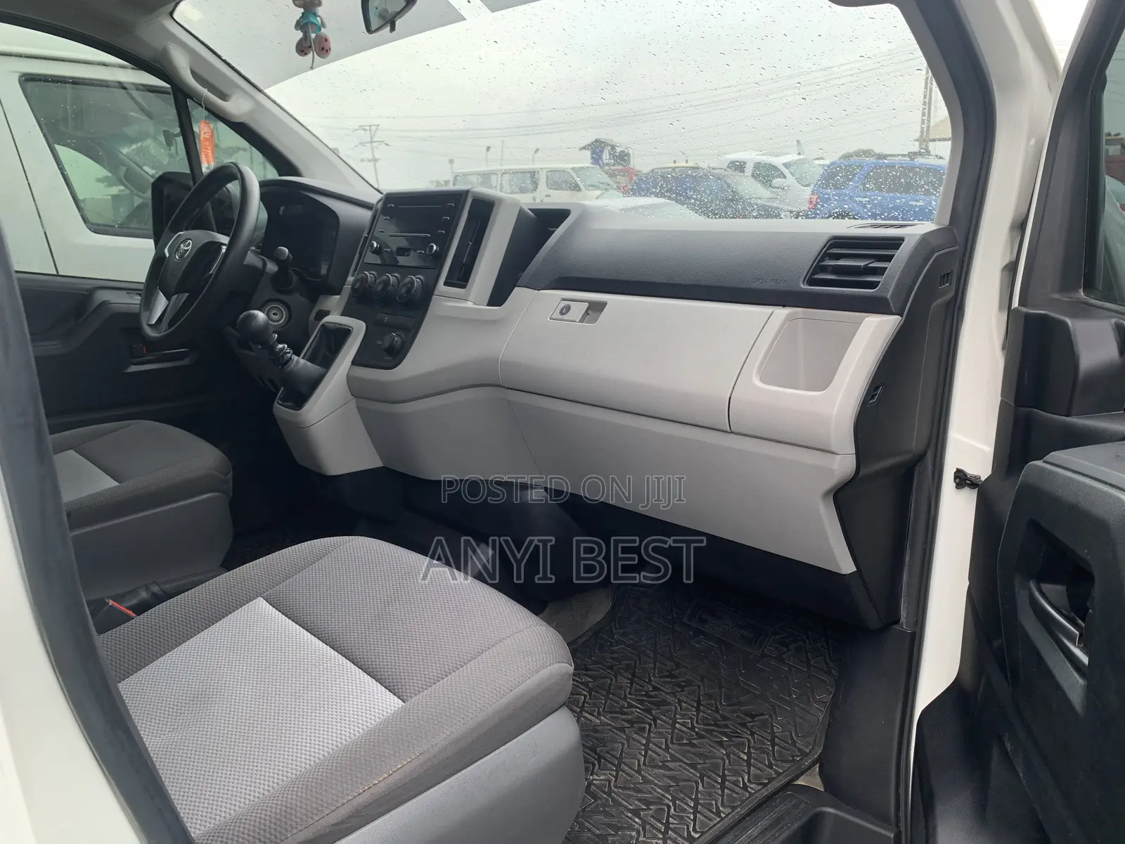 Toyota HiAce 2021 White