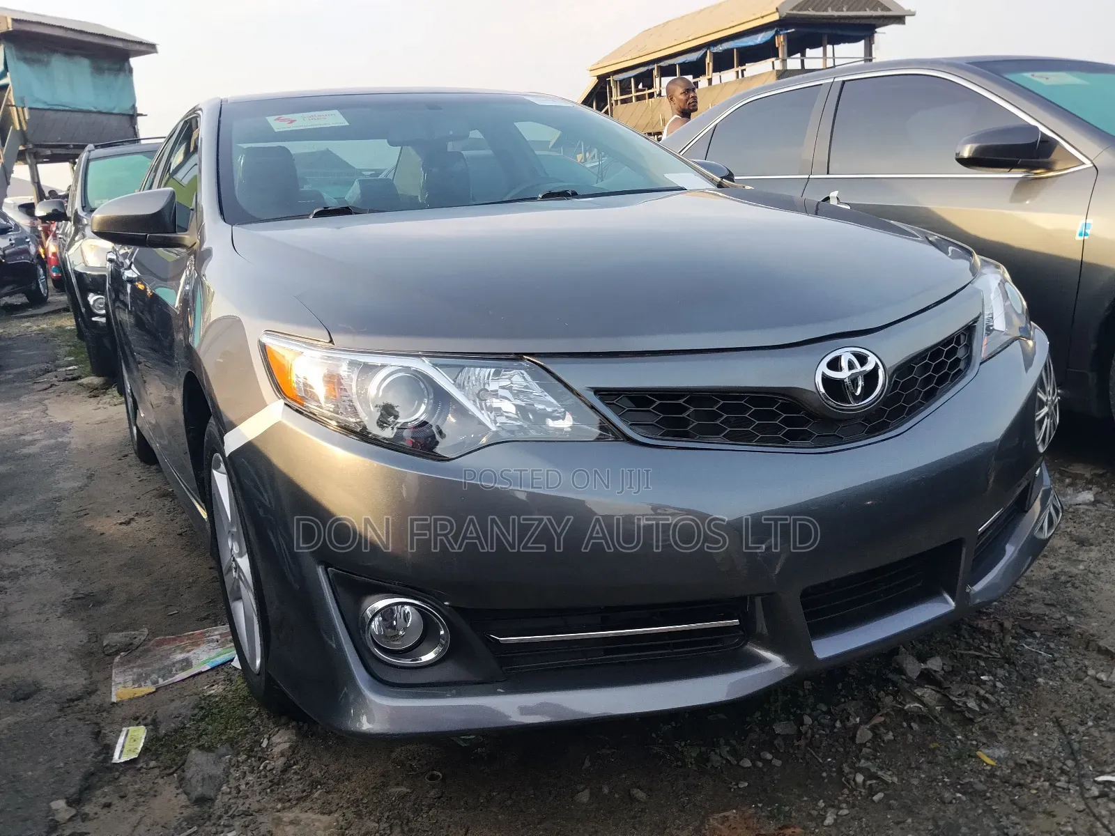Toyota Camry SE 4dr Sedan (2.5L 4cyl 6A) 2014 Gray