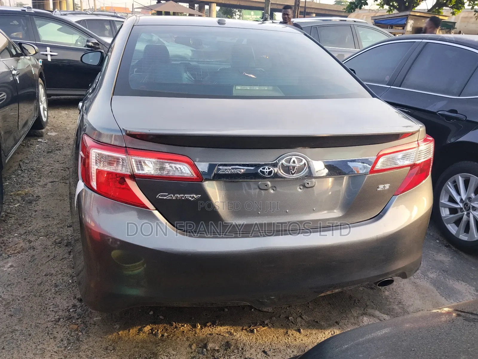 Toyota Camry SE 4dr Sedan (2.5L 4cyl 6A) 2014 Gray
