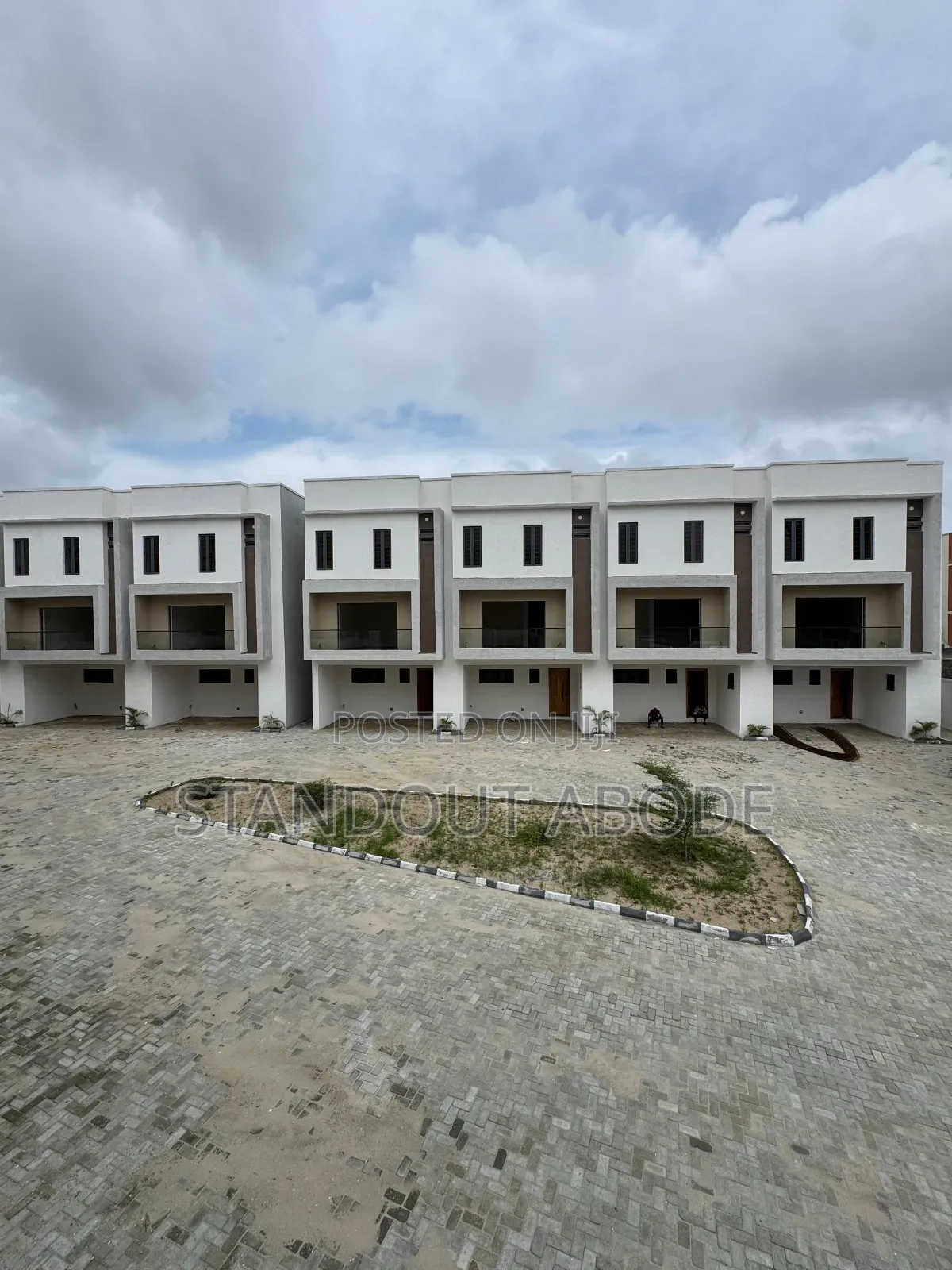 4bdrm Duplex in Inside An Estate, Ikate for sale