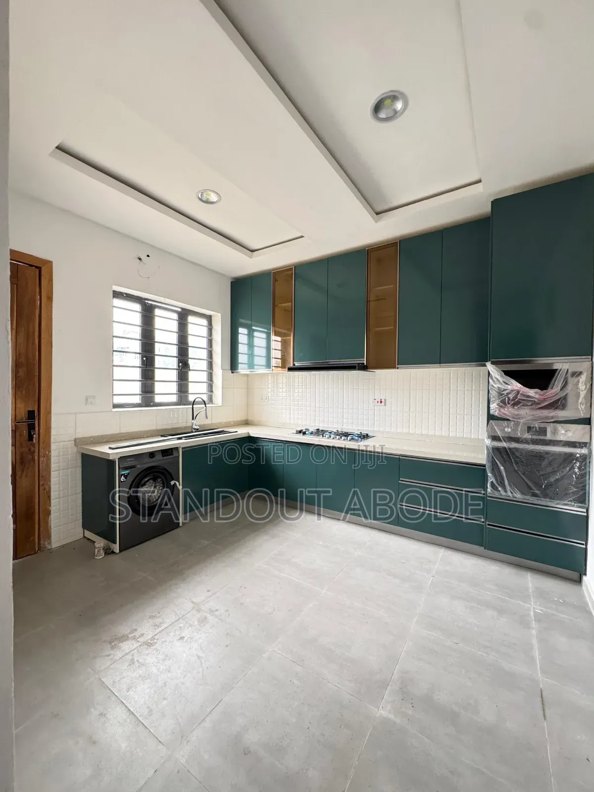 4bdrm Duplex in Inside An Estate, Ikate for sale