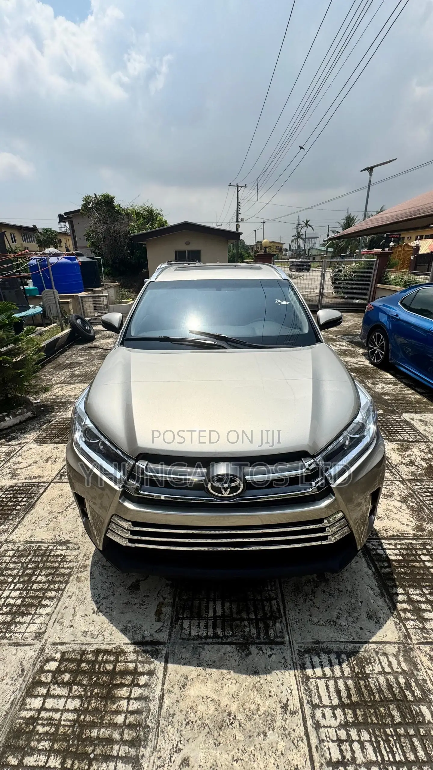 Toyota Highlander XLE 4dr SUV AWD (3.5L 6cyl 6A) 2015 Gold