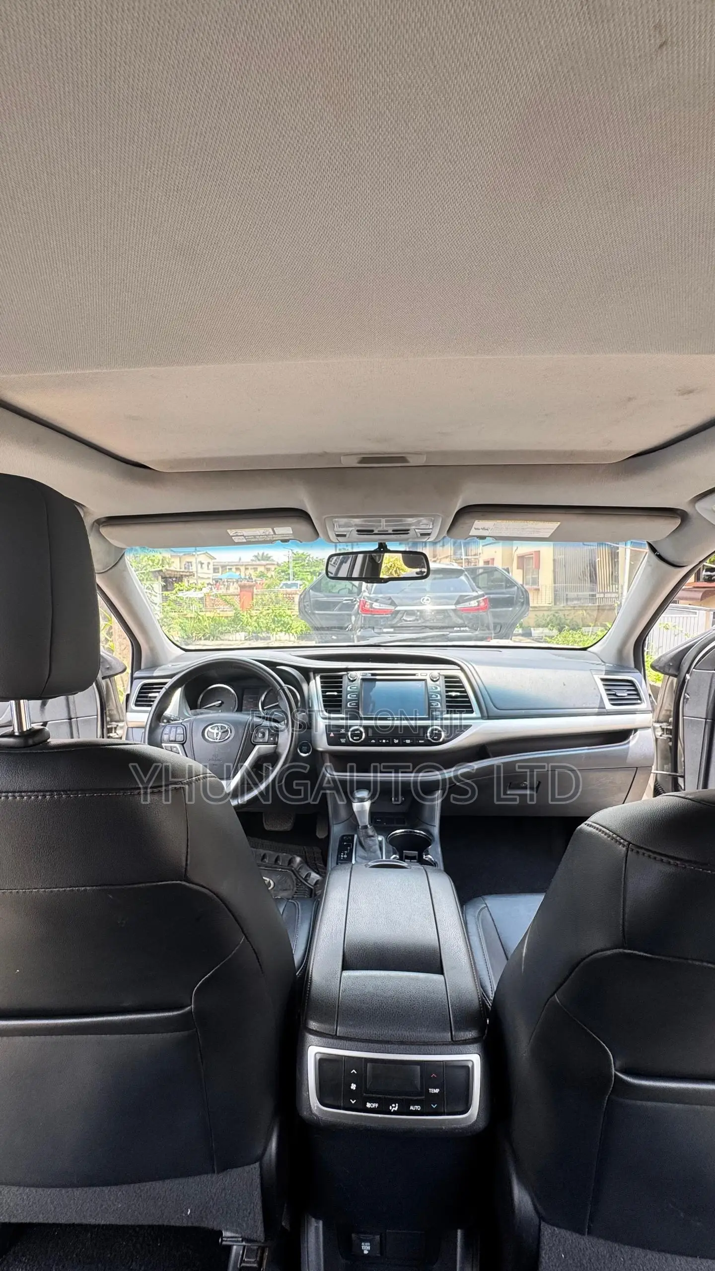 Toyota Highlander XLE 4dr SUV AWD (3.5L 6cyl 6A) 2015 Gold