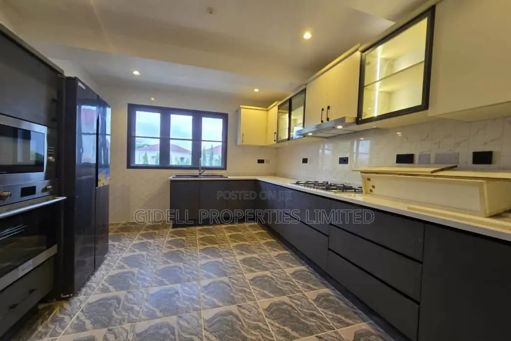 4bdrm Townhouse / Terrace in Wuse 2 for rent