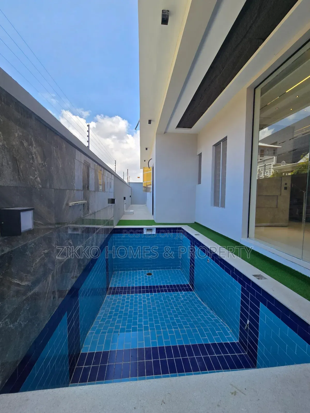 5bdrm Duplex in Lekki for sale