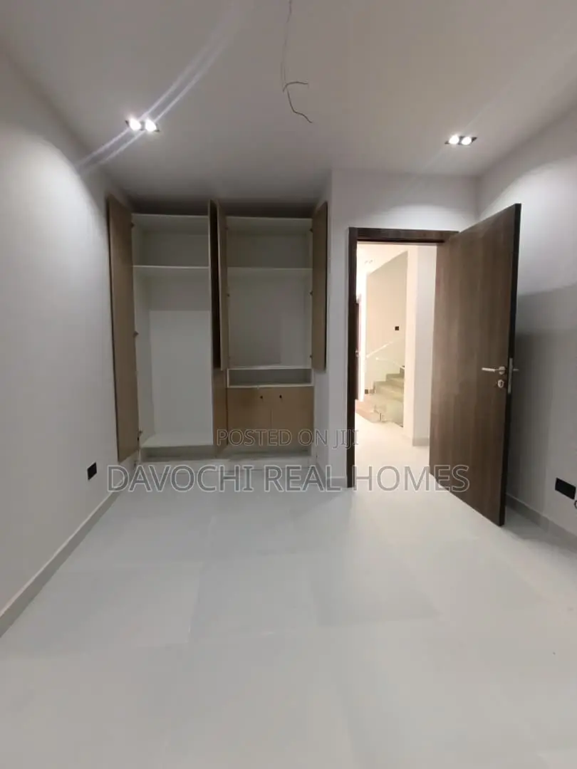 4bdrm Duplex in Freedom Way, Lekki Phase 1 for rent