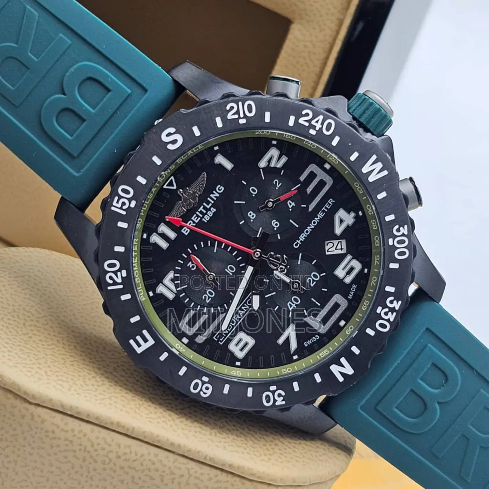 "Breitling-inspired Rubber Watch - Classic Style, Battery Powered"