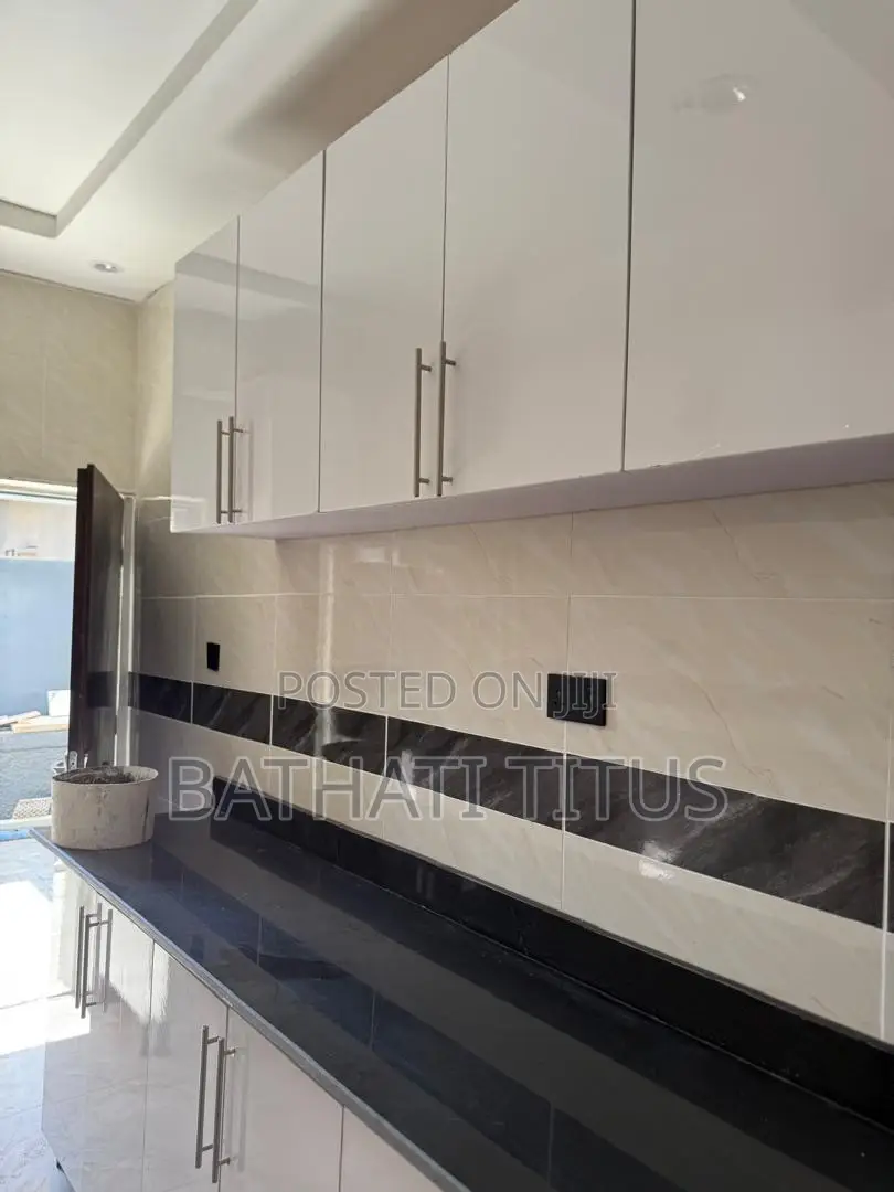 4bdrm Duplex in Paradise Estate, Life Camp for rent