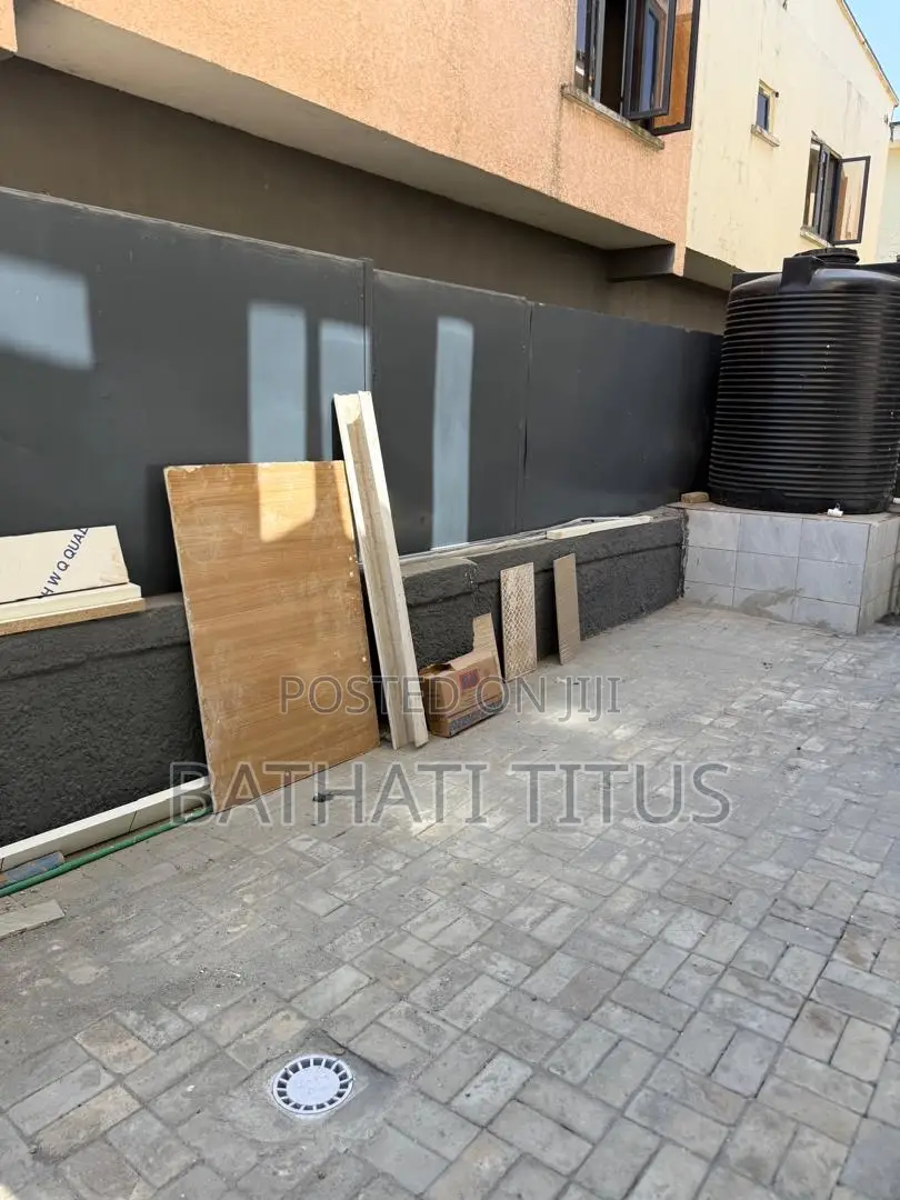 4bdrm Duplex in Paradise Estate, Life Camp for rent