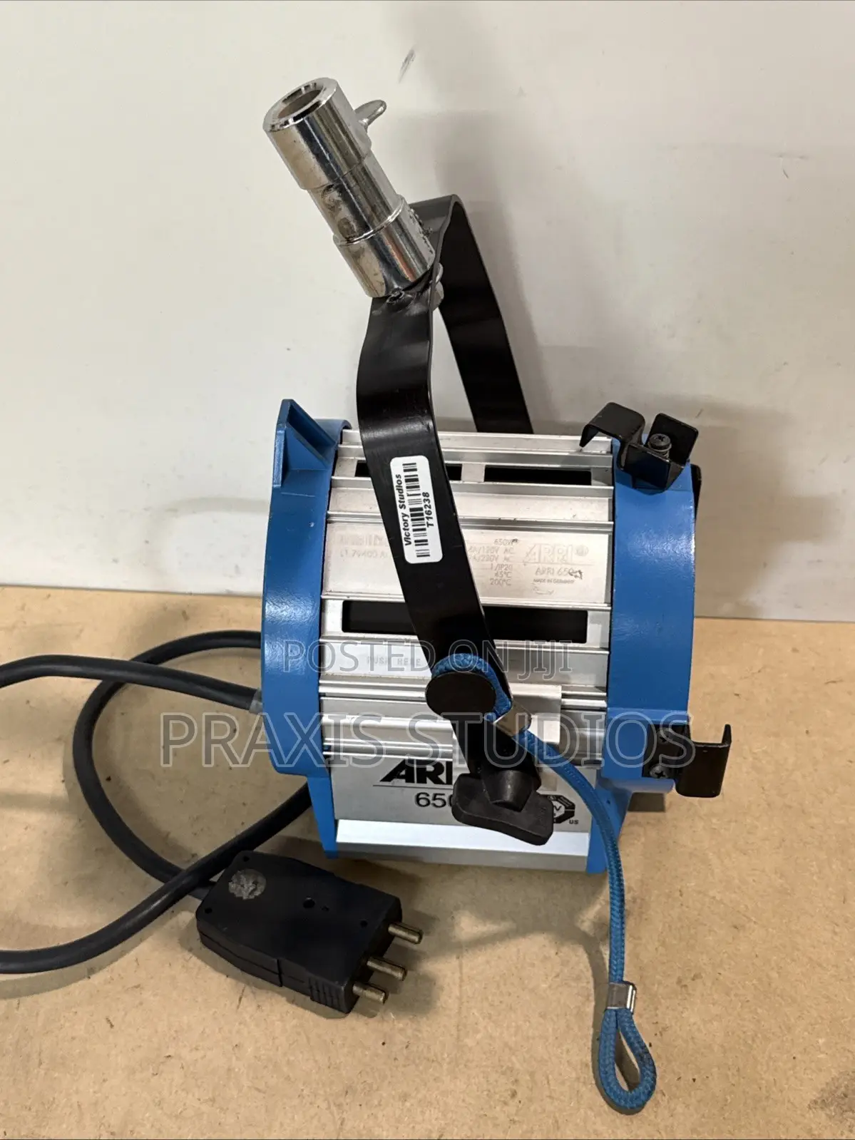 Tungsten Fresnel – 650/1000w Light Available for Rent