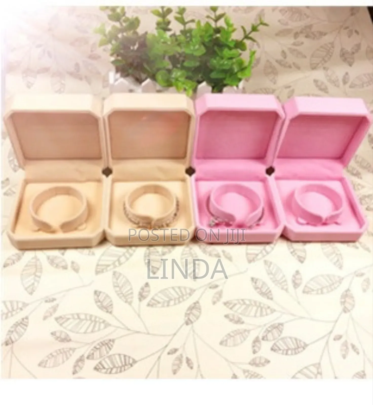 Classic Clasp Closure Bracelet Box.