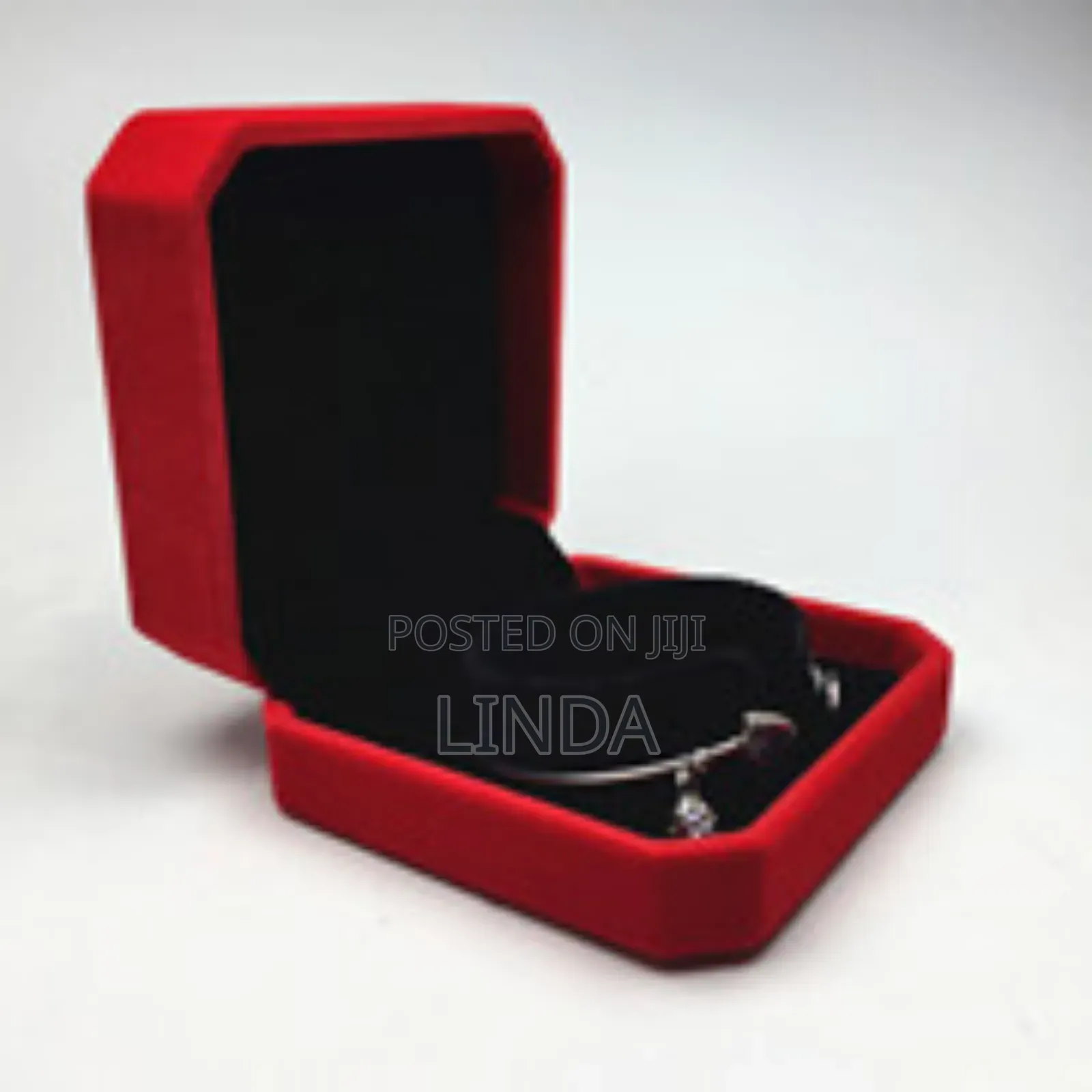 Classic Clasp Closure Bracelet Box.
