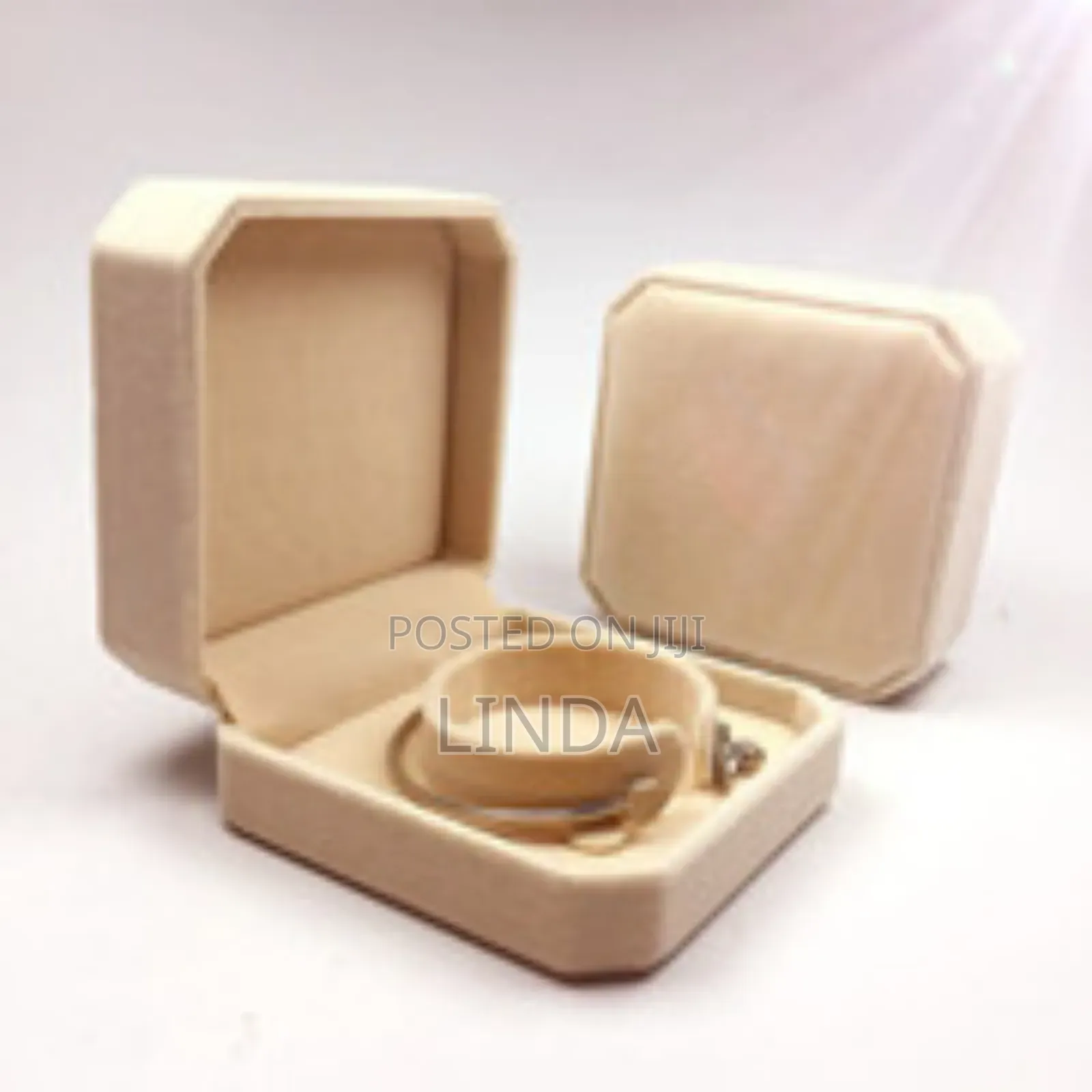 Classic Clasp Closure Bracelet Box.