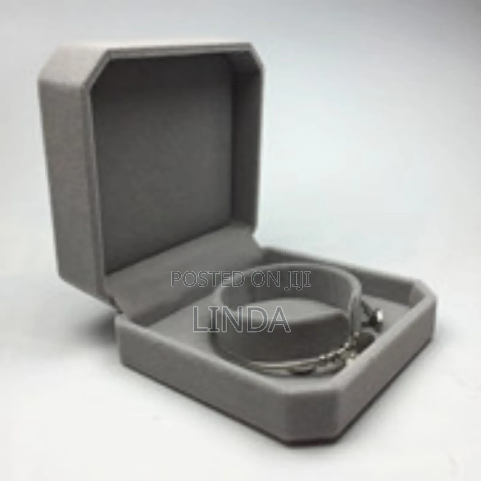 Classic Clasp Closure Bracelet Box.