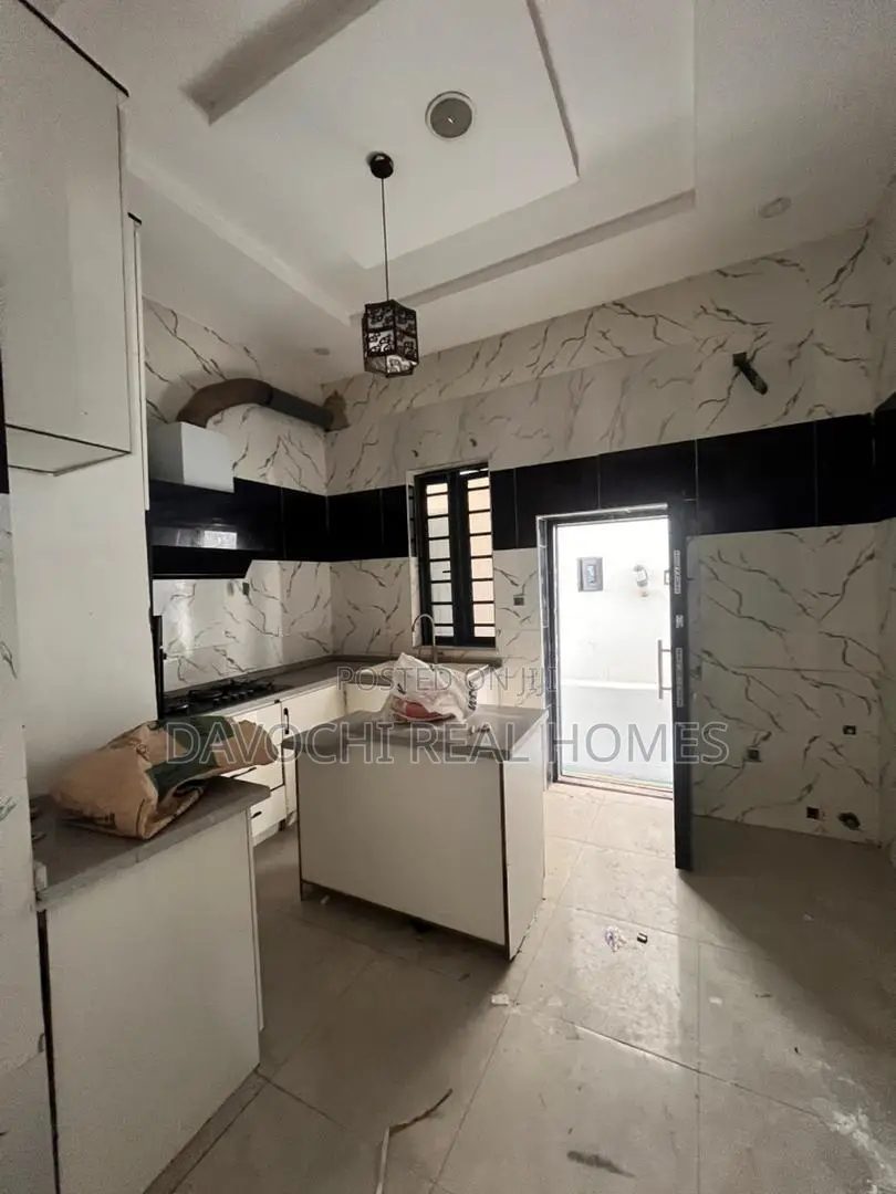 4bdrm Duplex in Ikota for rent