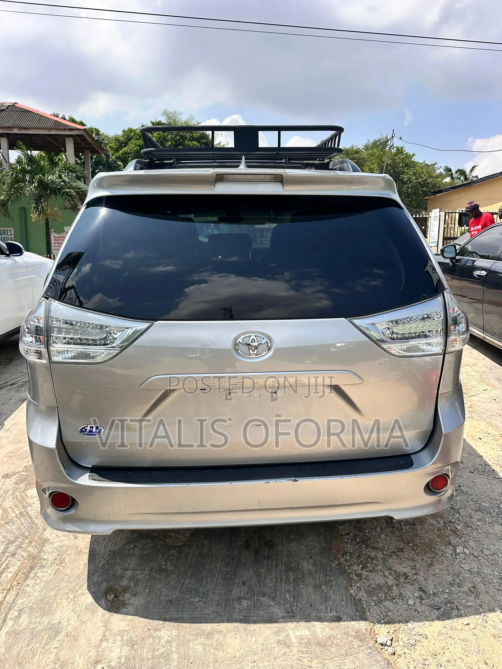 Toyota Sienna SE Premium (3.5L 6cyl 8A) 2018 Silver